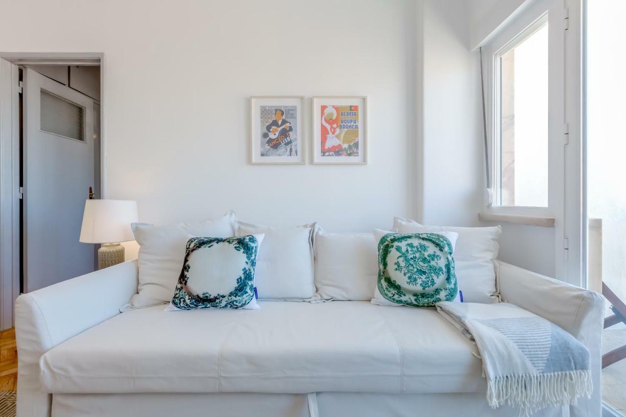 Renovated Sunny Apartment With Amazing Sunset Balcony , By Timecooler Lisbon Bagian luar foto