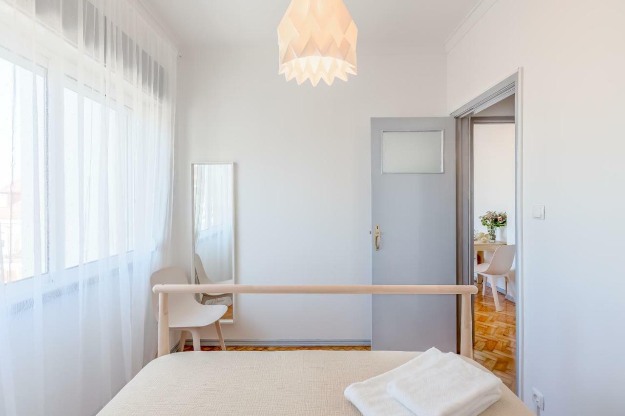 Renovated Sunny Apartment With Amazing Sunset Balcony , By Timecooler Lisbon Bagian luar foto