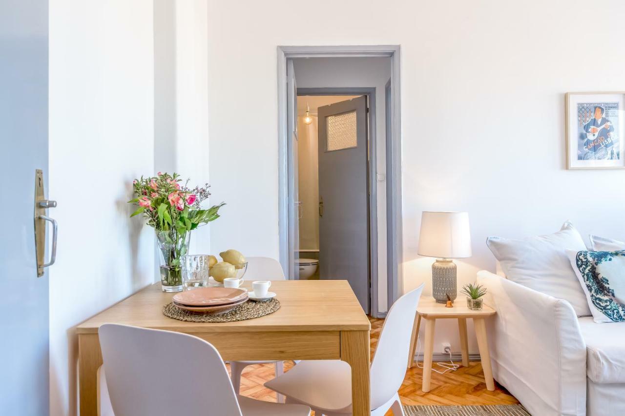 Renovated Sunny Apartment With Amazing Sunset Balcony , By Timecooler Lisbon Bagian luar foto