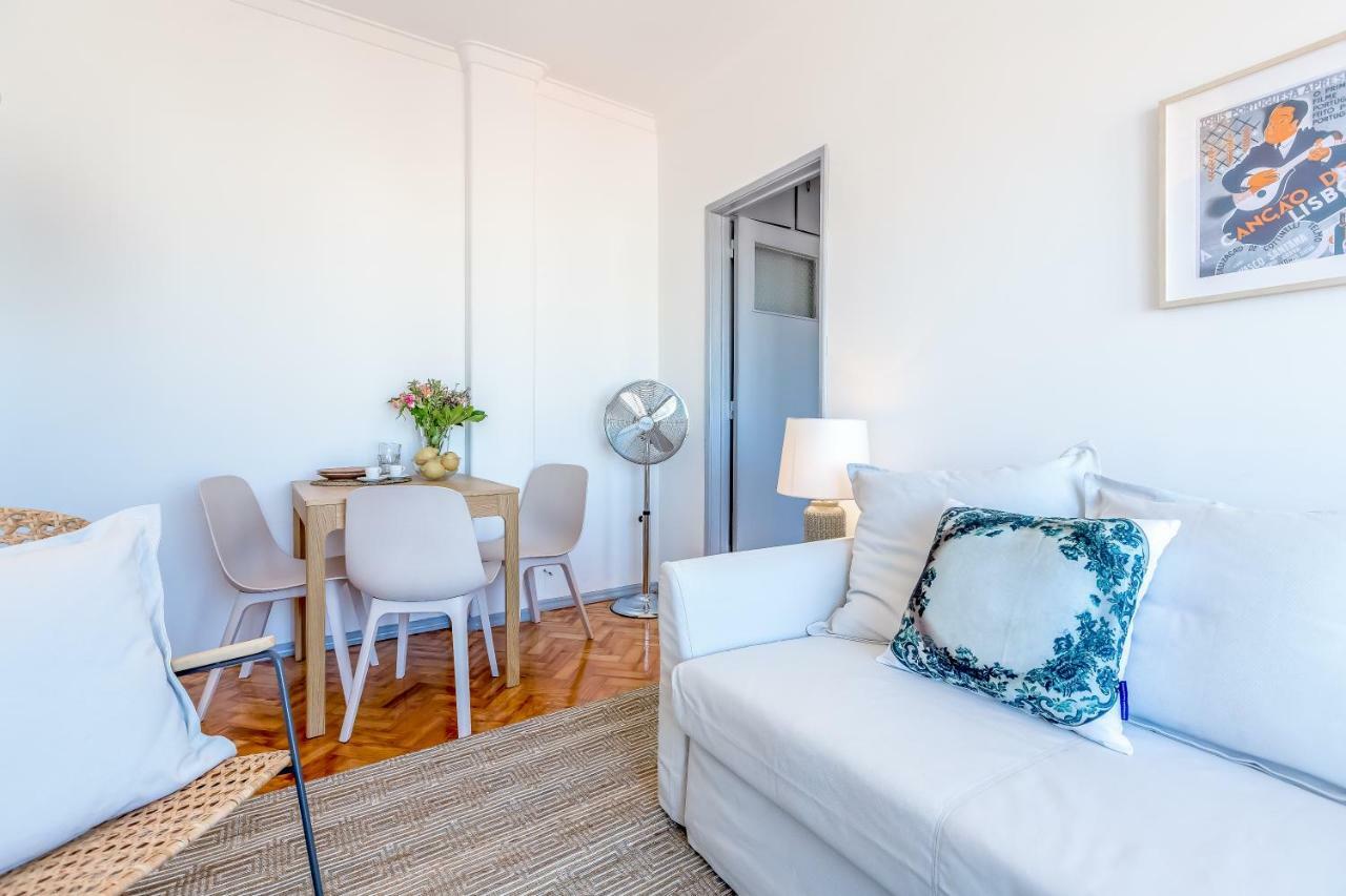Renovated Sunny Apartment With Amazing Sunset Balcony , By Timecooler Lisbon Bagian luar foto